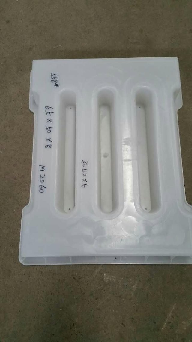 湖北65*50*8三条孔花格子水沟盖板塑料模具-湖南塑料模具